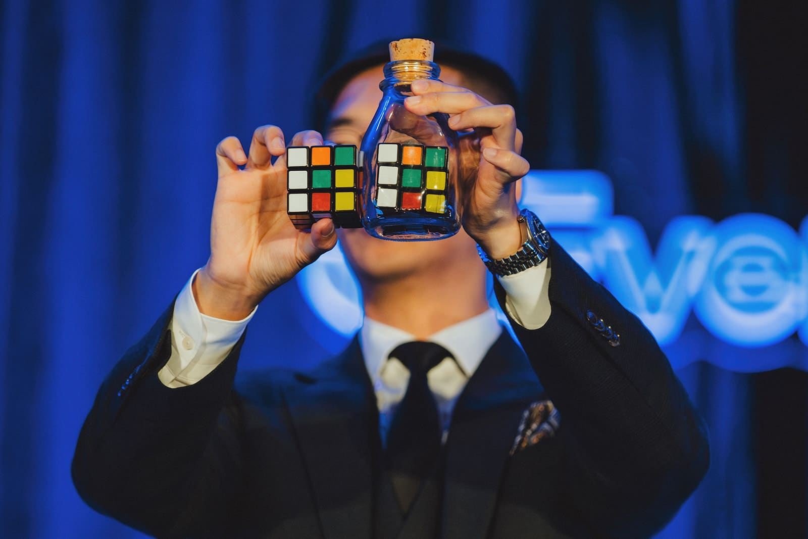 Bao on stage during the final piece of the EvenUp mentalism show