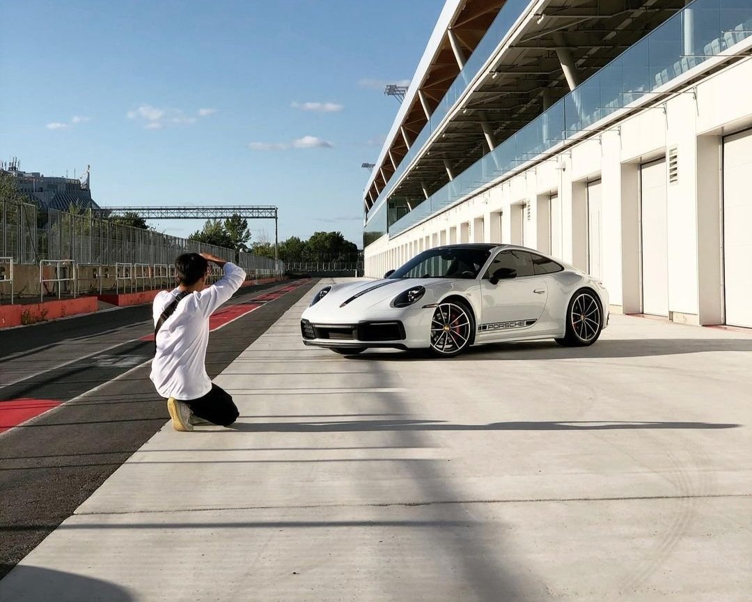 Bao lors d’un tournage pour Porsche Canada