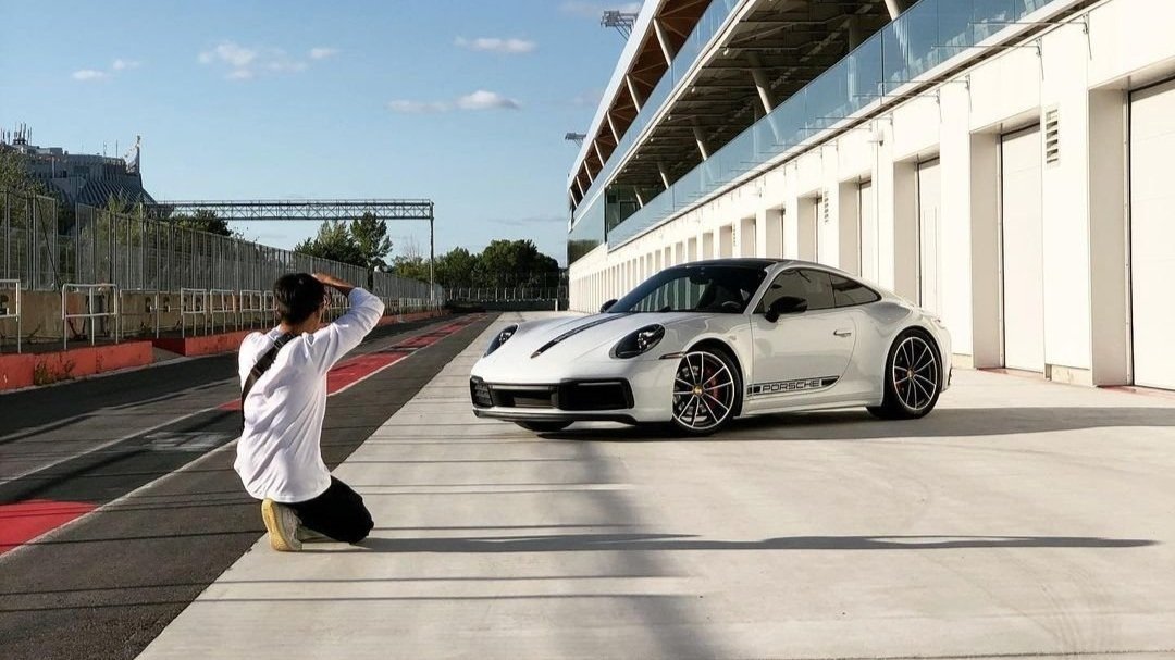 Bao lors d’un tournage pour Porsche Canada