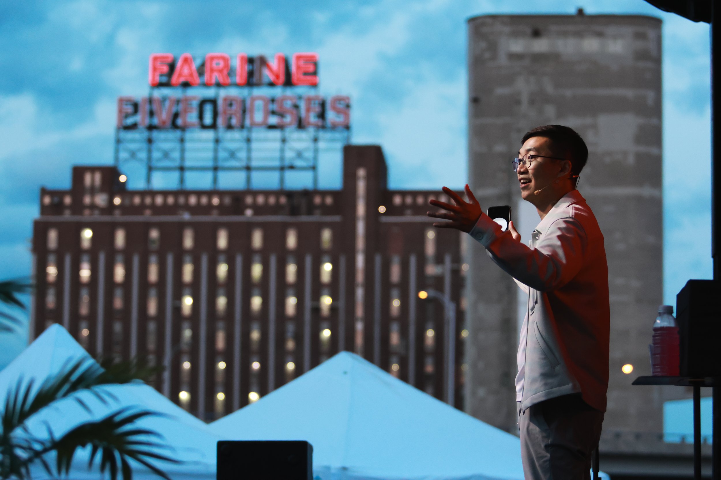 Bao qui performe lors d’un événement