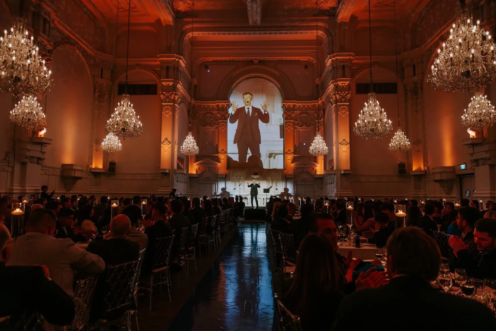 Bao présente son spectacle complet devant une salle comble